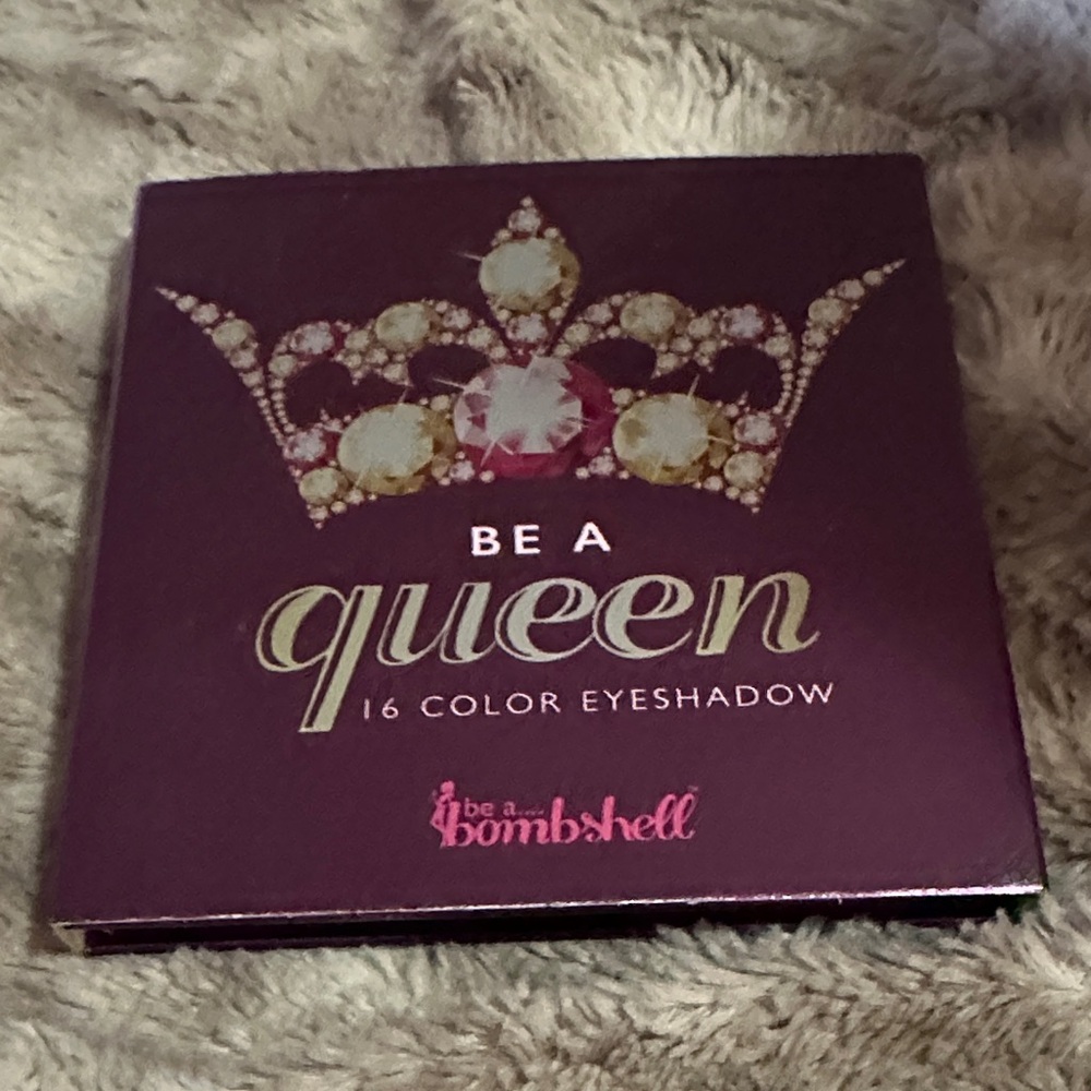 Be a Queen 16 Color Eyeshadow Palette - Purple